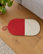 Tapis griffoir ovale en sisal rouge et naturel